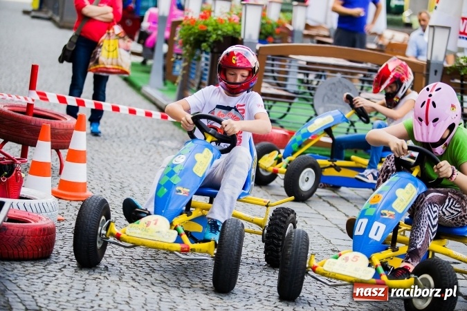 Zdjęcie w galerii na portalu naszraciborz.pl: Festyn ekologiczny z gokartami na raciborskim rynku wiadomości z regionu