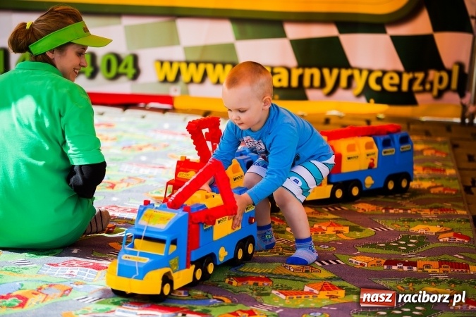 Zdjęcie w galerii na portalu naszraciborz.pl: Festyn ekologiczny z gokartami na raciborskim rynku wiadomości z regionu