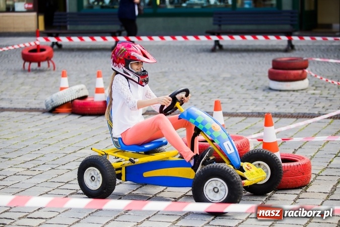 Zdjęcie w galerii na portalu naszraciborz.pl: Festyn ekologiczny z gokartami na raciborskim rynku wiadomości z regionu