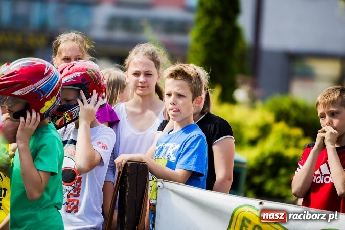 Zdjęcie w galerii na portalu naszraciborz.pl: Festyn ekologiczny z gokartami na raciborskim rynku wiadomości z regionu