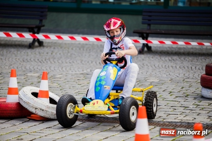 Zdjęcie w galerii na portalu naszraciborz.pl: Festyn ekologiczny z gokartami na raciborskim rynku wiadomości z regionu
