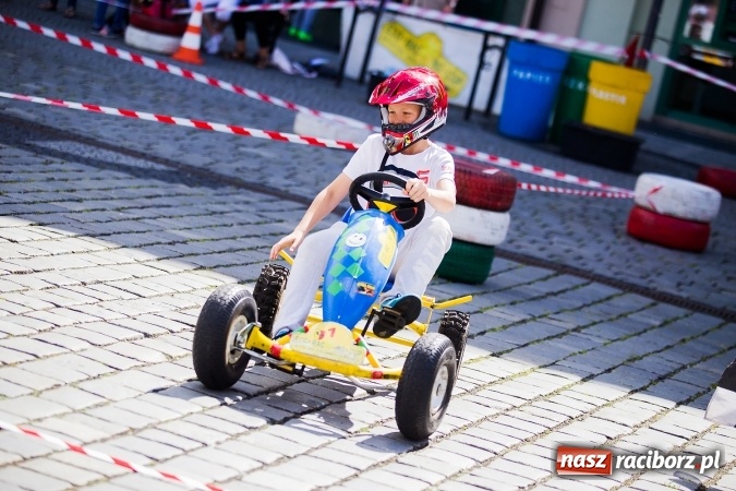 Zdjęcie w galerii na portalu naszraciborz.pl: Festyn ekologiczny z gokartami na raciborskim rynku wiadomości z regionu