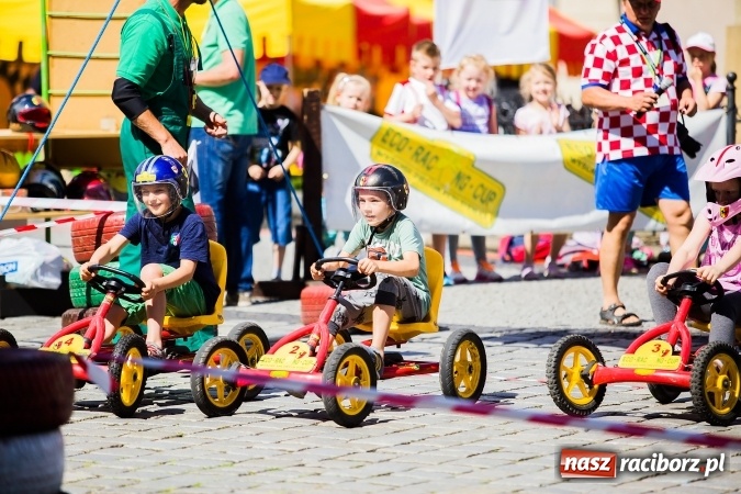 Zdjęcie w galerii na portalu naszraciborz.pl: Festyn ekologiczny z gokartami na raciborskim rynku wiadomości z regionu