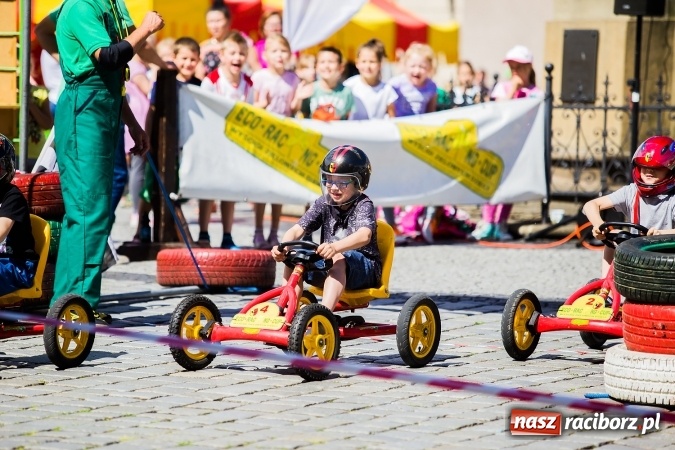Zdjęcie w galerii na portalu naszraciborz.pl: Festyn ekologiczny z gokartami na raciborskim rynku wiadomości z regionu