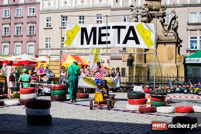 Zdjęcie w galerii na portalu naszraciborz.pl: Festyn ekologiczny z gokartami na raciborskim rynku wiadomości z regionu