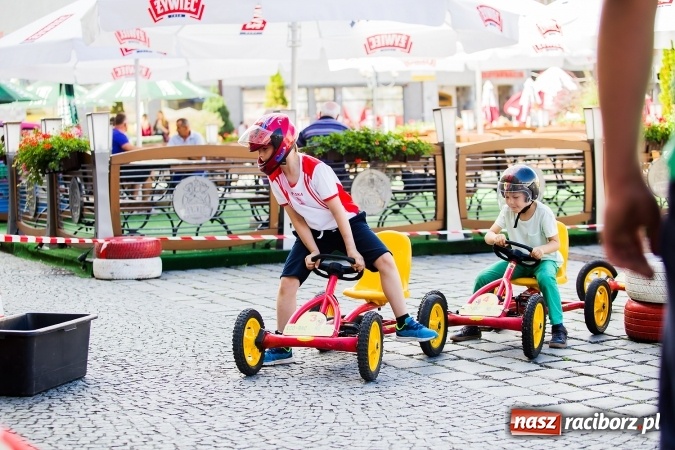 Zdjęcie w galerii na portalu naszraciborz.pl: Festyn ekologiczny z gokartami na raciborskim rynku wiadomości z regionu