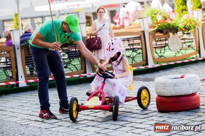 Zdjęcie w galerii na portalu naszraciborz.pl: Festyn ekologiczny z gokartami na raciborskim rynku wiadomości z regionu
