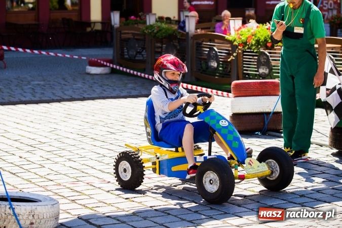 Zdjęcie w galerii na portalu naszraciborz.pl: Festyn ekologiczny z gokartami na raciborskim rynku wiadomości z regionu