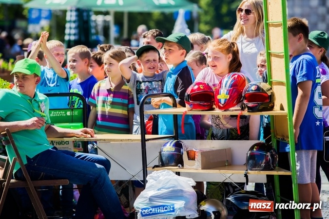 Zdjęcie w galerii na portalu naszraciborz.pl: Festyn ekologiczny z gokartami na raciborskim rynku wiadomości z regionu