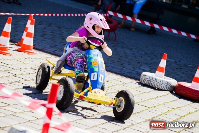 Zdjęcie w galerii na portalu naszraciborz.pl: Festyn ekologiczny z gokartami na raciborskim rynku wiadomości z regionu