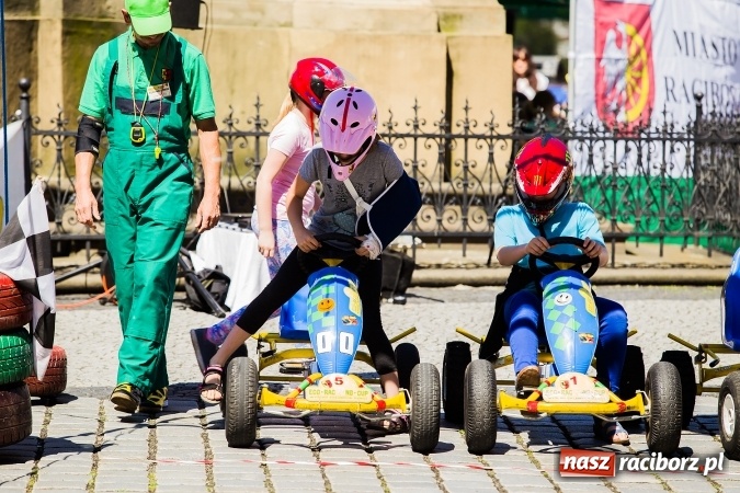 Zdjęcie w galerii na portalu naszraciborz.pl: Festyn ekologiczny z gokartami na raciborskim rynku wiadomości z regionu