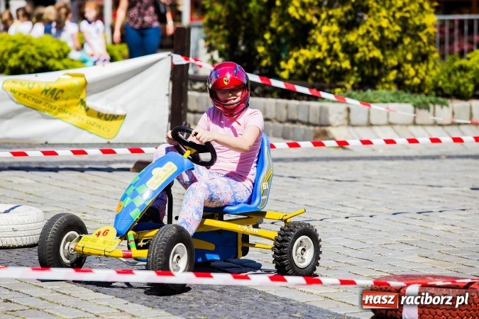 Zdjęcie w galerii na portalu naszraciborz.pl: Festyn ekologiczny z gokartami na raciborskim rynku wiadomości z regionu