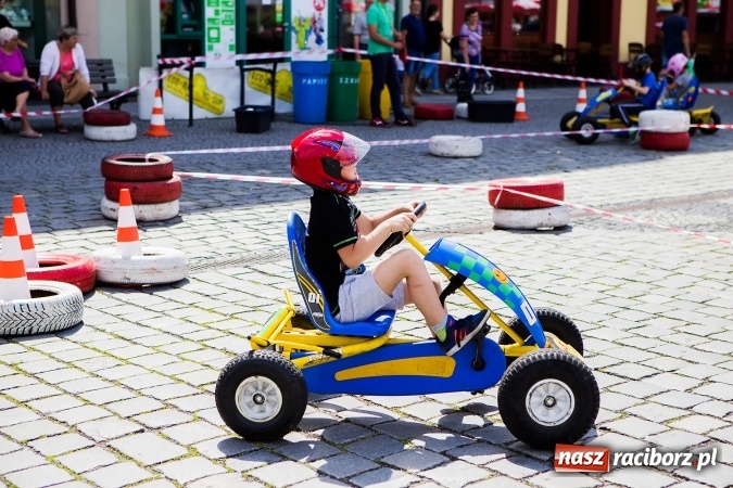 Zdjęcie w galerii na portalu naszraciborz.pl: Festyn ekologiczny z gokartami na raciborskim rynku wiadomości z regionu
