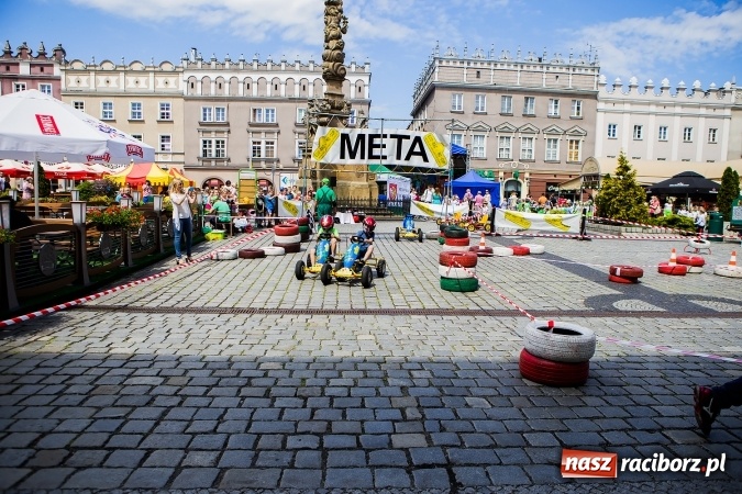 Zdjęcie w galerii na portalu naszraciborz.pl: Festyn ekologiczny z gokartami na raciborskim rynku wiadomości z regionu