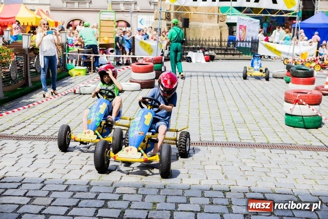 Zdjęcie w galerii na portalu naszraciborz.pl: Festyn ekologiczny z gokartami na raciborskim rynku wiadomości z regionu