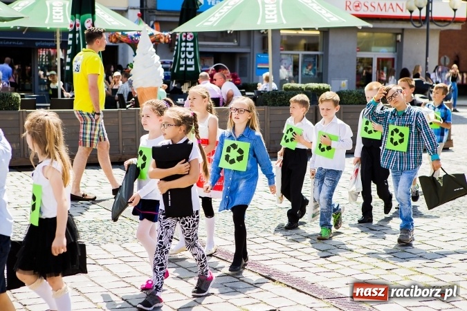Zdjęcie w galerii na portalu naszraciborz.pl: Festyn ekologiczny z gokartami na raciborskim rynku wiadomości z regionu
