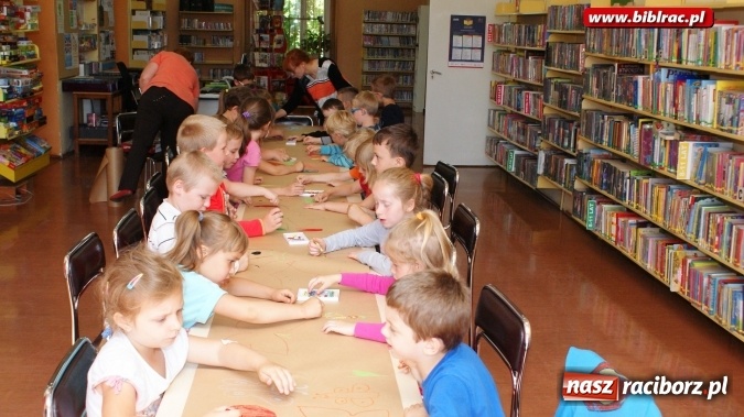 Zdjęcie w galerii na portalu naszraciborz.pl: Ekologiczne cuda z papieru, czyli trzecia EkoPaka w bibliotece  wiadomości z regionu
