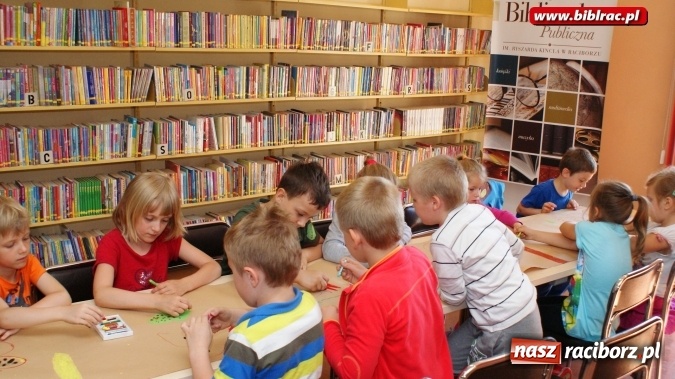 Zdjęcie w galerii na portalu naszraciborz.pl: Ekologiczne cuda z papieru, czyli trzecia EkoPaka w bibliotece  wiadomości z regionu