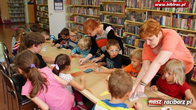 Zdjęcie w galerii na portalu naszraciborz.pl: Ekologiczne cuda z papieru, czyli trzecia EkoPaka w bibliotece  wiadomości z regionu