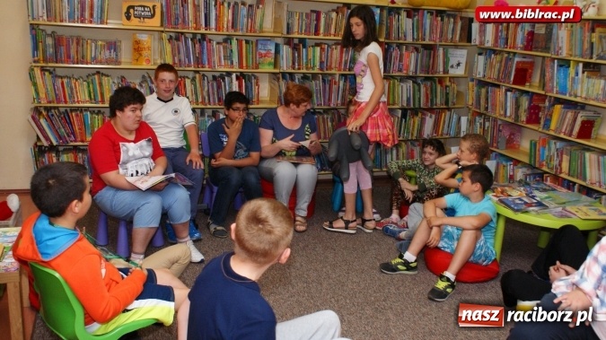 Zdjęcie w galerii na portalu naszraciborz.pl: Ekologiczne cuda z papieru, czyli trzecia EkoPaka w bibliotece  wiadomości z regionu