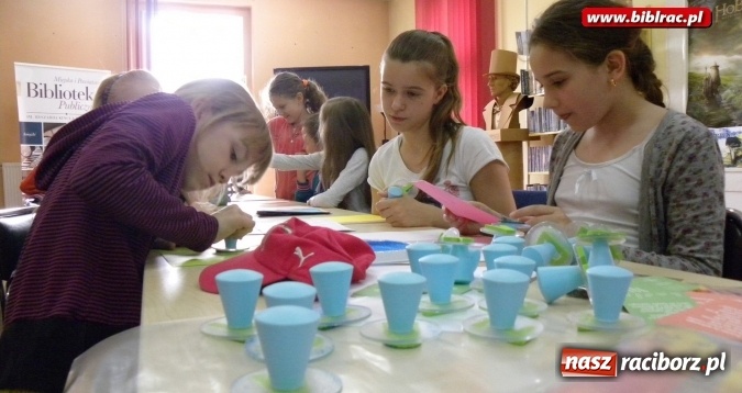 Zdjęcie w galerii na portalu naszraciborz.pl: Ekologiczne cuda z papieru, czyli trzecia EkoPaka w bibliotece  wiadomości z regionu
