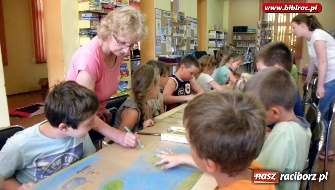 Zdjęcie w galerii na portalu naszraciborz.pl: Ekologiczne cuda z papieru, czyli trzecia EkoPaka w bibliotece  wiadomości z regionu