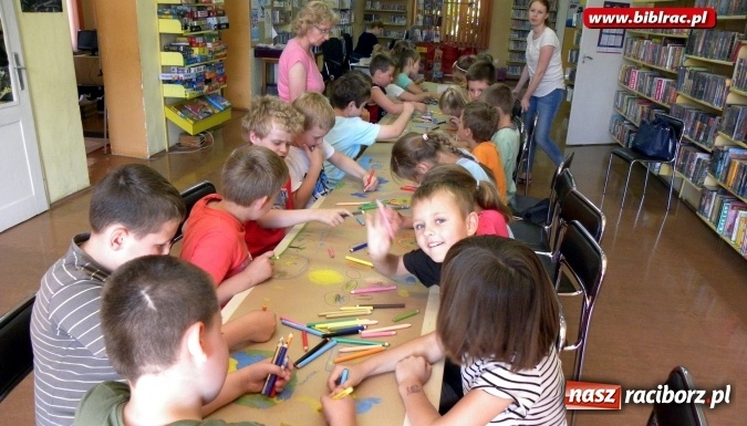 Zdjęcie w galerii na portalu naszraciborz.pl: Ekologiczne cuda z papieru, czyli trzecia EkoPaka w bibliotece  wiadomości z regionu