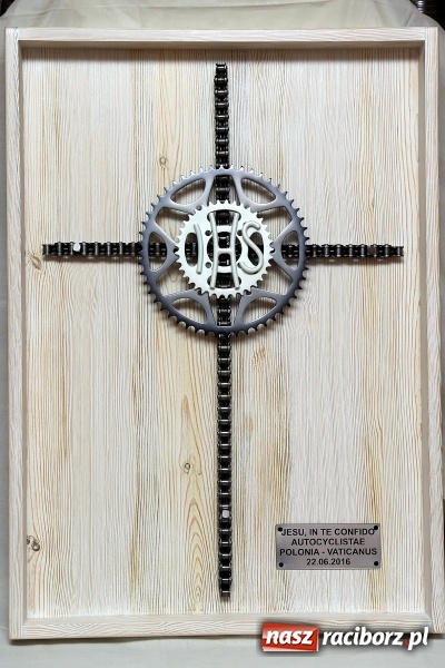 Zdjęcie w galerii na portalu naszraciborz.pl: Krzyż od motocyklistów z Raciborza trafi do papieża Franciszka  wiadomości z regionu