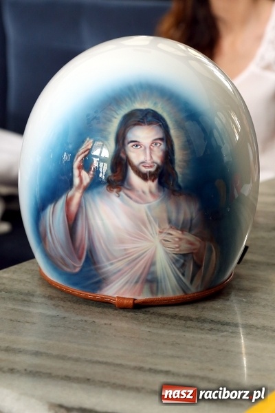 Zdjęcie w galerii na portalu naszraciborz.pl: Krzyż od motocyklistów z Raciborza trafi do papieża Franciszka  wiadomości z regionu