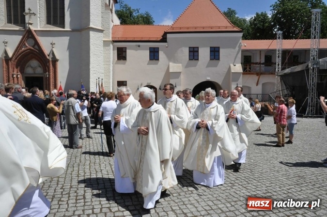 Zdjęcie w galerii na portalu naszraciborz.pl: Nie od nas się wszystko zaczęło - kaplica św. Tomasza Kantuaryjskiego na raciborskim zamku zn&oacute;w jaśnieje pełnym blaskiem wiadomości z regionu