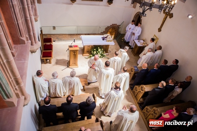 Zdjęcie w galerii na portalu naszraciborz.pl: Nie od nas się wszystko zaczęło - kaplica św. Tomasza Kantuaryjskiego na raciborskim zamku zn&oacute;w jaśnieje pełnym blaskiem wiadomości z regionu