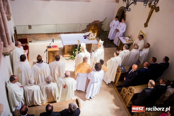 Zdjęcie w galerii na portalu naszraciborz.pl: Nie od nas się wszystko zaczęło - kaplica św. Tomasza Kantuaryjskiego na raciborskim zamku zn&oacute;w jaśnieje pełnym blaskiem wiadomości z regionu