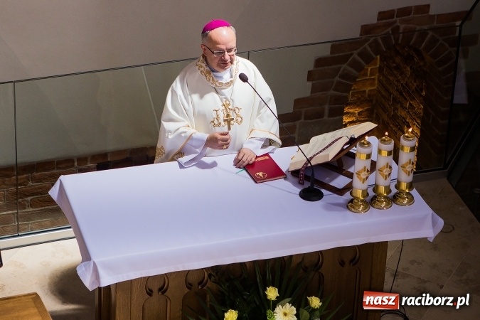 Zdjęcie w galerii na portalu naszraciborz.pl: Nie od nas się wszystko zaczęło - kaplica św. Tomasza Kantuaryjskiego na raciborskim zamku zn&oacute;w jaśnieje pełnym blaskiem wiadomości z regionu