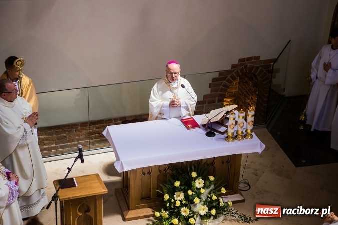 Zdjęcie w galerii na portalu naszraciborz.pl: Nie od nas się wszystko zaczęło - kaplica św. Tomasza Kantuaryjskiego na raciborskim zamku zn&oacute;w jaśnieje pełnym blaskiem wiadomości z regionu