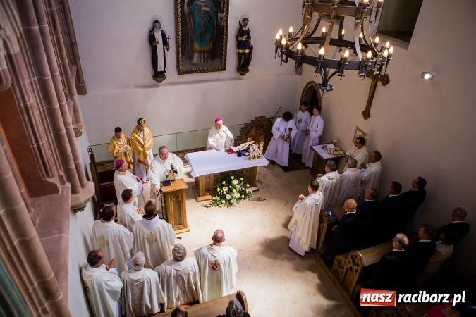 Zdjęcie w galerii na portalu naszraciborz.pl: Nie od nas się wszystko zaczęło - kaplica św. Tomasza Kantuaryjskiego na raciborskim zamku zn&oacute;w jaśnieje pełnym blaskiem wiadomości z regionu
