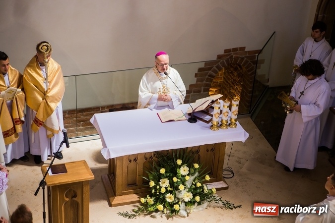 Zdjęcie w galerii na portalu naszraciborz.pl: Nie od nas się wszystko zaczęło - kaplica św. Tomasza Kantuaryjskiego na raciborskim zamku zn&oacute;w jaśnieje pełnym blaskiem wiadomości z regionu