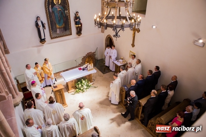 Zdjęcie w galerii na portalu naszraciborz.pl: Nie od nas się wszystko zaczęło - kaplica św. Tomasza Kantuaryjskiego na raciborskim zamku zn&oacute;w jaśnieje pełnym blaskiem wiadomości z regionu