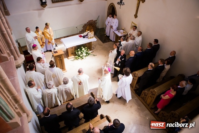 Zdjęcie w galerii na portalu naszraciborz.pl: Nie od nas się wszystko zaczęło - kaplica św. Tomasza Kantuaryjskiego na raciborskim zamku zn&oacute;w jaśnieje pełnym blaskiem wiadomości z regionu