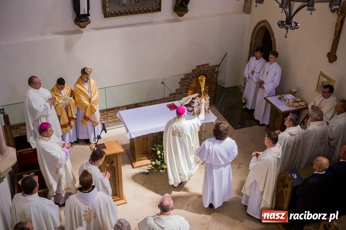 Zdjęcie w galerii na portalu naszraciborz.pl: Nie od nas się wszystko zaczęło - kaplica św. Tomasza Kantuaryjskiego na raciborskim zamku zn&oacute;w jaśnieje pełnym blaskiem wiadomości z regionu