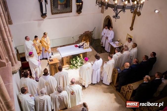 Zdjęcie w galerii na portalu naszraciborz.pl: Nie od nas się wszystko zaczęło - kaplica św. Tomasza Kantuaryjskiego na raciborskim zamku zn&oacute;w jaśnieje pełnym blaskiem wiadomości z regionu