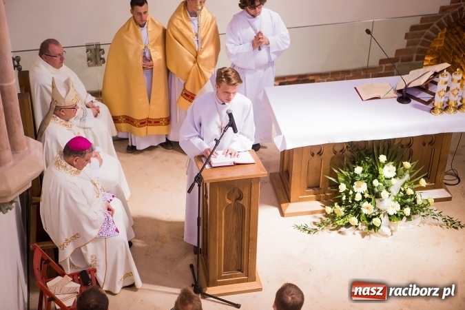 Zdjęcie w galerii na portalu naszraciborz.pl: Nie od nas się wszystko zaczęło - kaplica św. Tomasza Kantuaryjskiego na raciborskim zamku zn&oacute;w jaśnieje pełnym blaskiem wiadomości z regionu