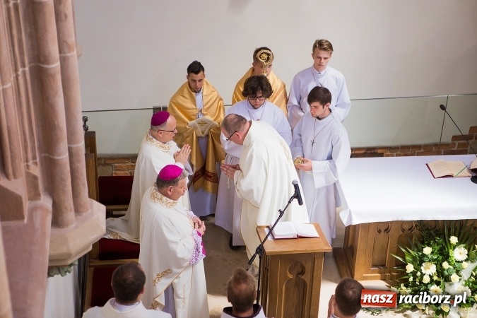 Zdjęcie w galerii na portalu naszraciborz.pl: Nie od nas się wszystko zaczęło - kaplica św. Tomasza Kantuaryjskiego na raciborskim zamku zn&oacute;w jaśnieje pełnym blaskiem wiadomości z regionu
