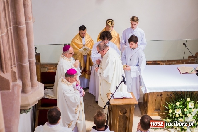 Zdjęcie w galerii na portalu naszraciborz.pl: Nie od nas się wszystko zaczęło - kaplica św. Tomasza Kantuaryjskiego na raciborskim zamku zn&oacute;w jaśnieje pełnym blaskiem wiadomości z regionu