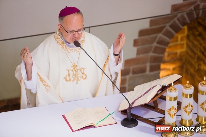 Zdjęcie w galerii na portalu naszraciborz.pl: Nie od nas się wszystko zaczęło - kaplica św. Tomasza Kantuaryjskiego na raciborskim zamku zn&oacute;w jaśnieje pełnym blaskiem wiadomości z regionu
