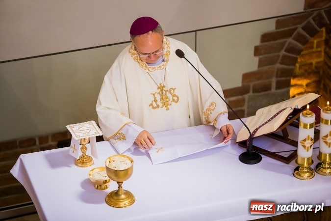 Zdjęcie w galerii na portalu naszraciborz.pl: Nie od nas się wszystko zaczęło - kaplica św. Tomasza Kantuaryjskiego na raciborskim zamku zn&oacute;w jaśnieje pełnym blaskiem wiadomości z regionu