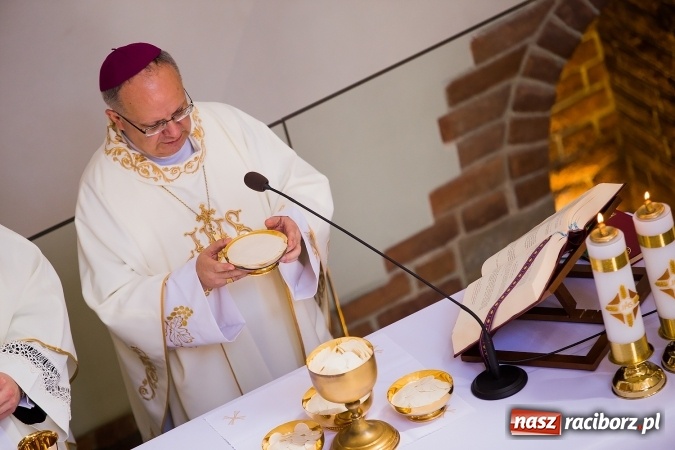 Zdjęcie w galerii na portalu naszraciborz.pl: Nie od nas się wszystko zaczęło - kaplica św. Tomasza Kantuaryjskiego na raciborskim zamku zn&oacute;w jaśnieje pełnym blaskiem wiadomości z regionu