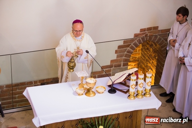 Zdjęcie w galerii na portalu naszraciborz.pl: Nie od nas się wszystko zaczęło - kaplica św. Tomasza Kantuaryjskiego na raciborskim zamku zn&oacute;w jaśnieje pełnym blaskiem wiadomości z regionu