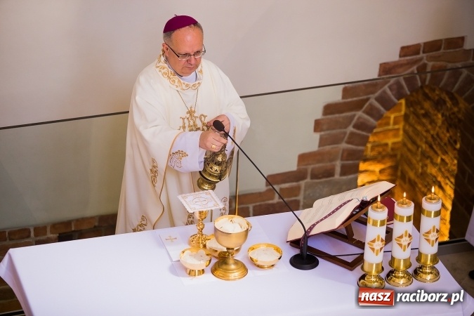 Zdjęcie w galerii na portalu naszraciborz.pl: Nie od nas się wszystko zaczęło - kaplica św. Tomasza Kantuaryjskiego na raciborskim zamku zn&oacute;w jaśnieje pełnym blaskiem wiadomości z regionu