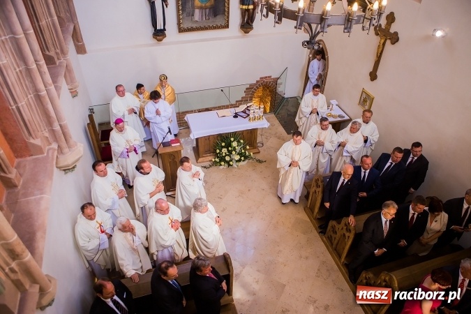 Zdjęcie w galerii na portalu naszraciborz.pl: Nie od nas się wszystko zaczęło - kaplica św. Tomasza Kantuaryjskiego na raciborskim zamku zn&oacute;w jaśnieje pełnym blaskiem wiadomości z regionu