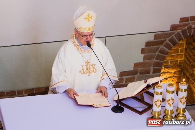 Zdjęcie w galerii na portalu naszraciborz.pl: Nie od nas się wszystko zaczęło - kaplica św. Tomasza Kantuaryjskiego na raciborskim zamku zn&oacute;w jaśnieje pełnym blaskiem wiadomości z regionu